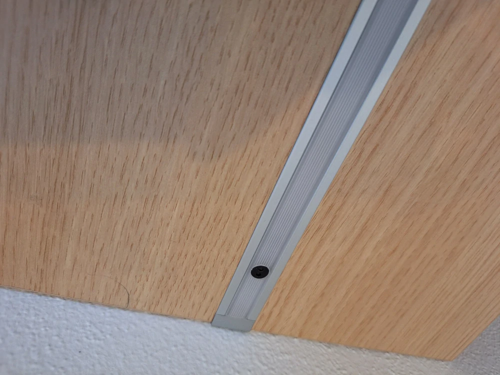 Bezdotykový vypínač do profilu